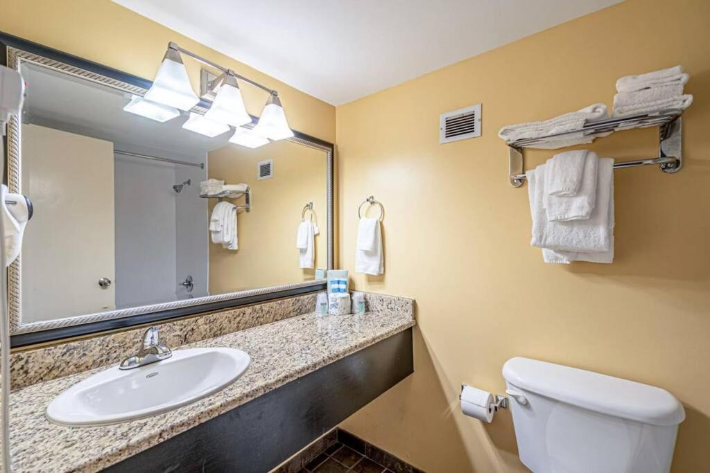 Remodeled Condo, Waterpark View At Landmark Resort Myrtle Beach Exterior photo